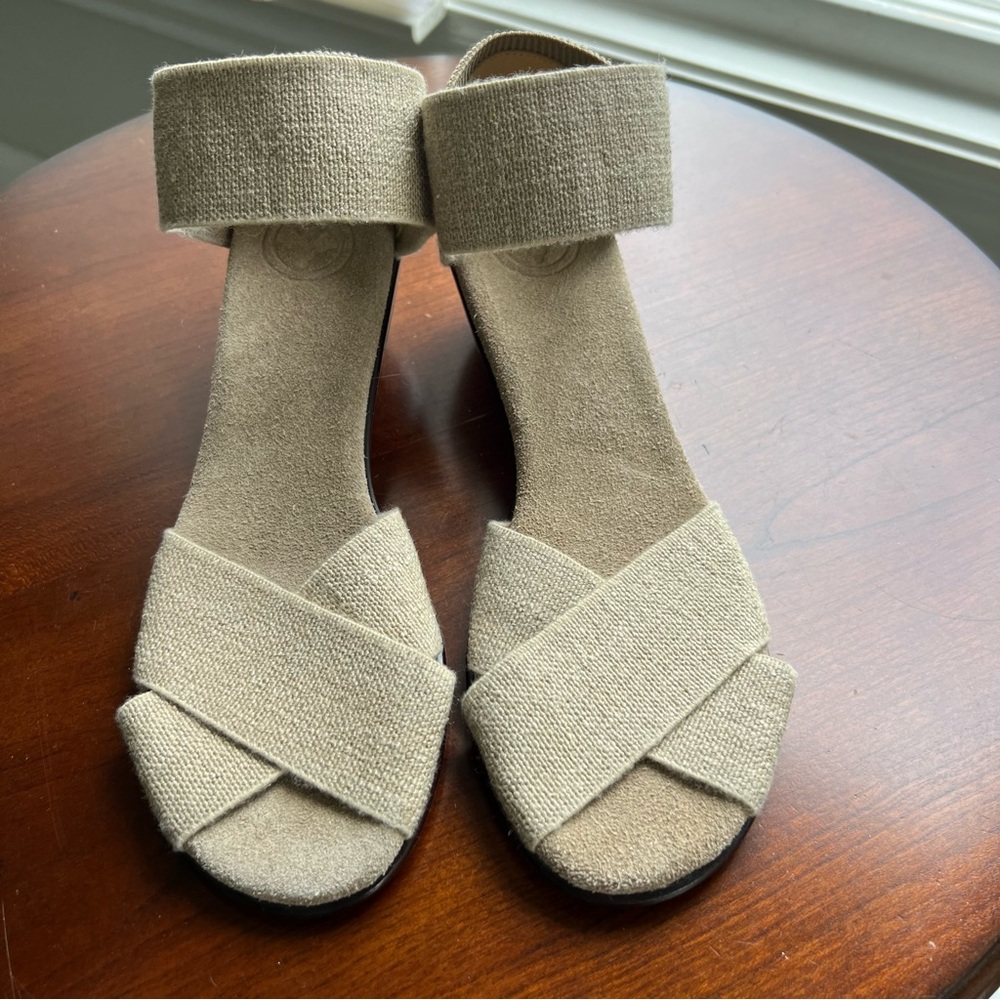 Charleston Shoe Co. Lafayette Tan Block Heel - 6M - Like New Condition